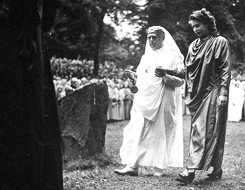 Young Queen Elizabeth with the High Druid